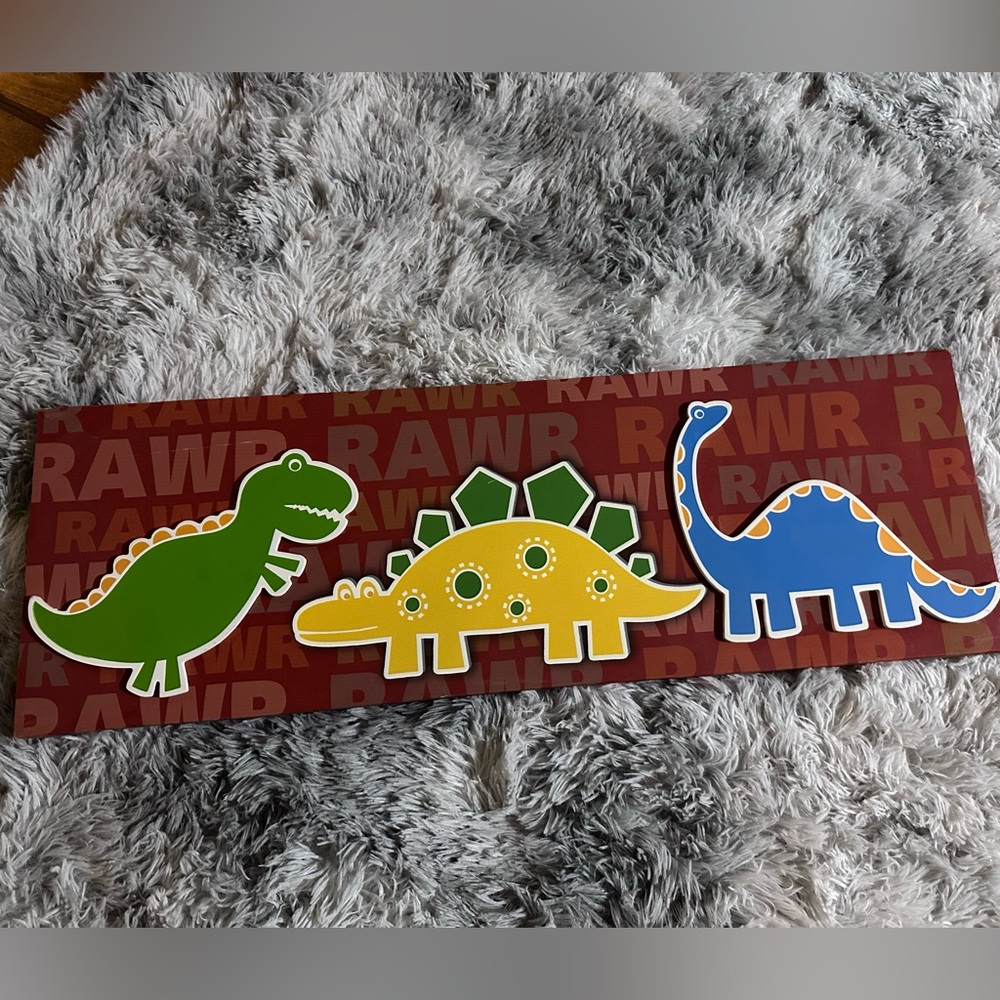 Toddlers twin bedroom comforter with dinosaur wall decor